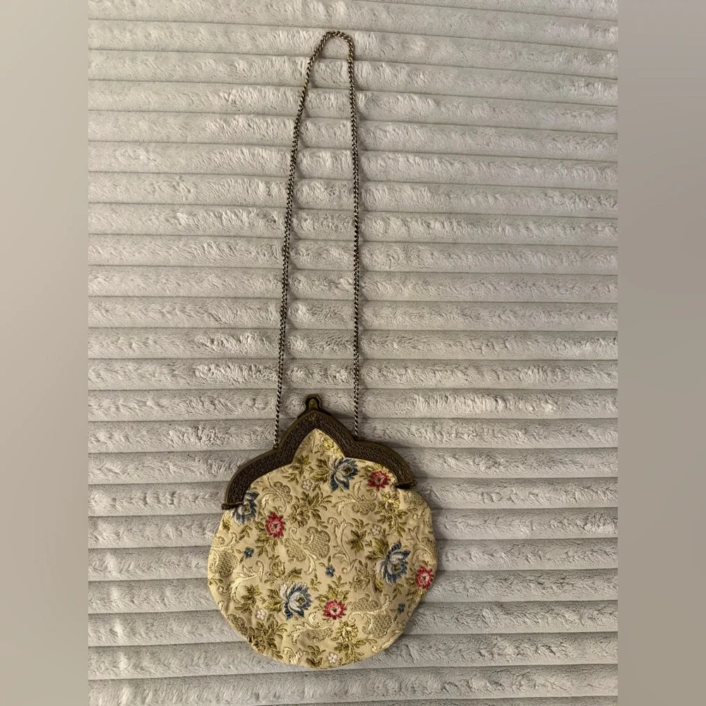 Floral Embroidered Vintage Purse - Picture 2 of 2
